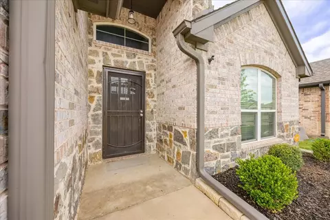 308 Bronco Dr, Pilot Point, TX 76258 photo 4