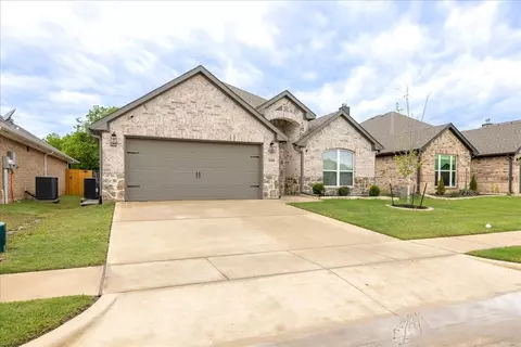 308 Bronco Dr, Pilot Point, TX 76258 photo 3
