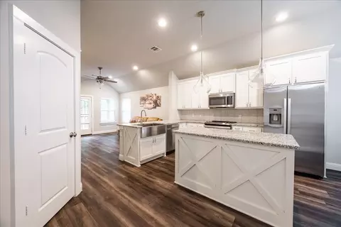 308 Bronco Dr, Pilot Point, TX 76258 photo 9