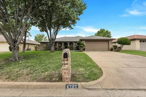 6705 Riviera Dr, North Richland Hills, TX 76180