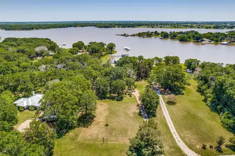 2400 N Shore Dr, Bonham, TX 75418