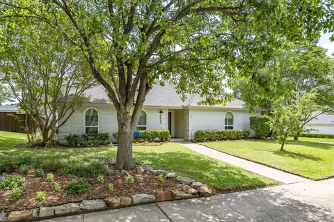 8602 Vista View Dr, Dallas, TX 75243