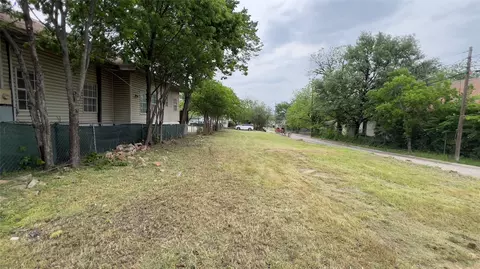 521 E 8th St, Dallas, TX 75203
