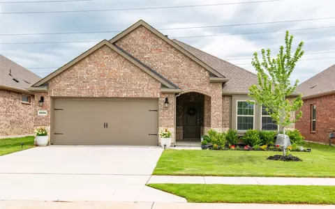 2826 Moccasin Ln, Aubrey, TX 76227