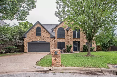 3329 Burninglog Dr, Grapevine, TX 76051
