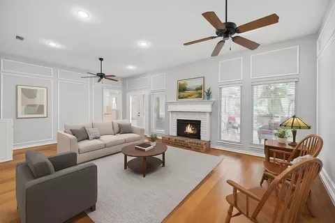 818 Red Oak Dr, Mansfield, TX 76063