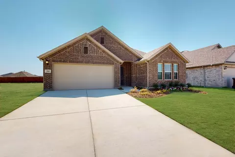 Exterior - 3909 Yarrow Dr, Argyle, TX 76226 photo 2 of 5