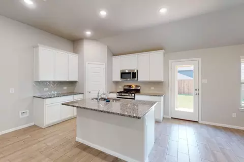 Kitchen - 3909 Yarrow Dr, Argyle, TX 76226 photo 2 of 5