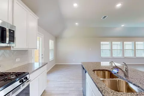 Kitchen - 3909 Yarrow Dr, Argyle, TX 76226 photo 5 of 5
