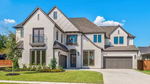 716 Bear Creek Dr, Hurst, TX 76054