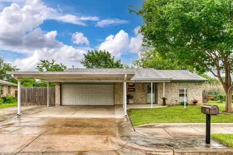 6017 Barry Dr, Watauga, TX 76148