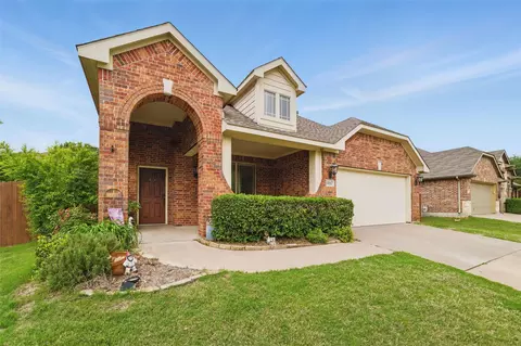 8117 Hickory Upland Dr, Fort Worth, TX 76131
