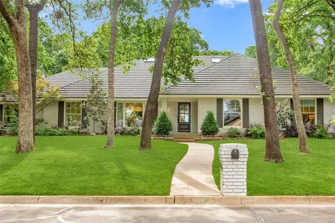 1305 Riverview Dr, Arlington, TX 76012