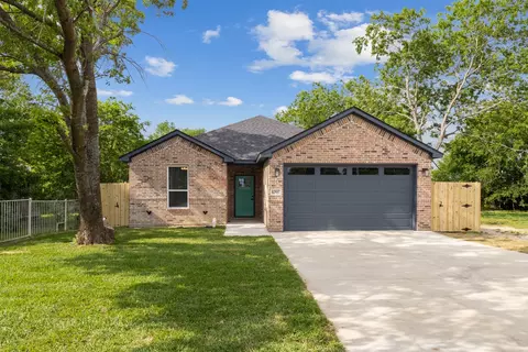1307 E First North St, Kaufman, TX 75142