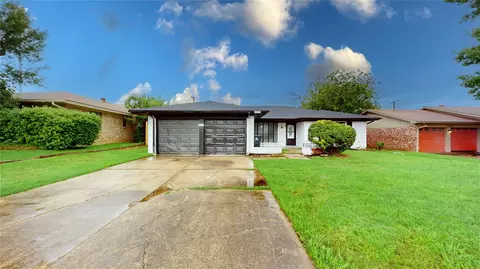 3105 Green Valley Ln, Arlington, TX 76014