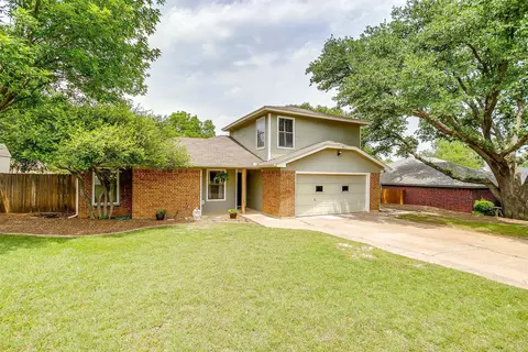 213 NE Timber Ridge Dr, Burleson, TX 76028