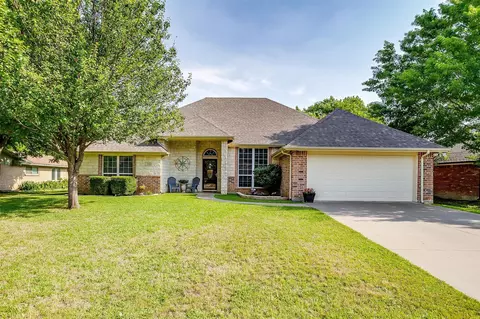 725 Bluebird St, Fort Worth, TX 76140