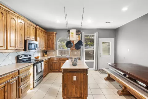 10537 Fossil Hill Dr, Fort Worth, TX 76131