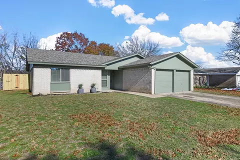 436 Fox Dr, Saginaw, TX 76179