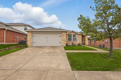 712 Riverflat Dr, Fort Worth, TX 76179