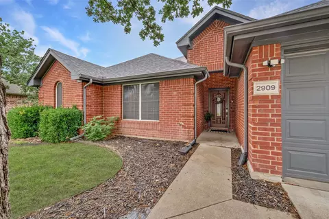 2909 Chisholm Trl, Corinth, TX 76210
