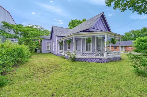 127 E Woodland St, Collinsville, TX 76233