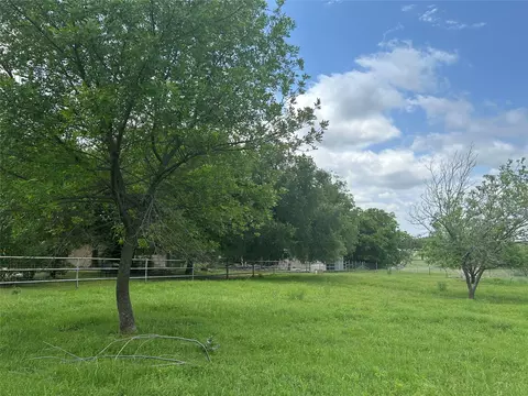 285 Timber Wild Dr, Weatherford, TX 76087