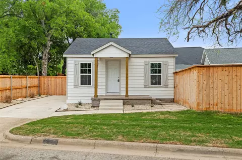 204 NW 29th St, Fort Worth, TX 76106