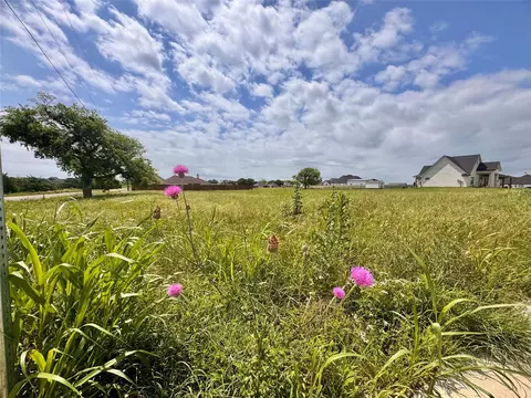 11 Pareya Cir, West, TX 76691