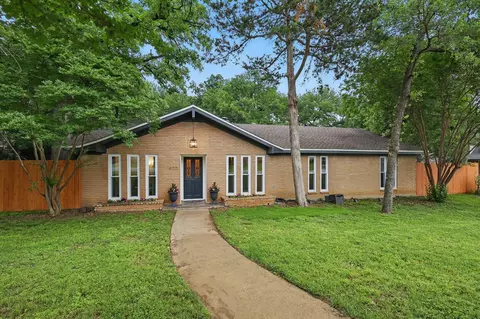 400 Melbourne Rd, Hurst, TX 76053