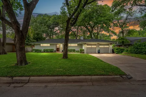 3200 Spanish Oak Dr, Fort Worth, TX 76109