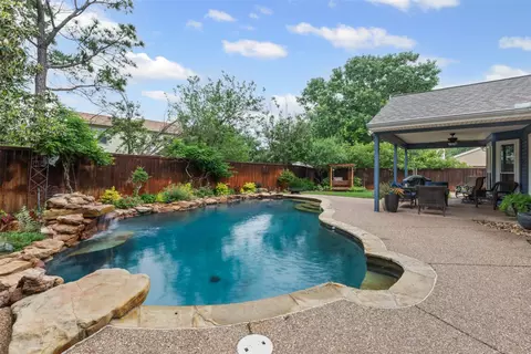 825 Heather Wood Dr, Grapevine, TX 76051
