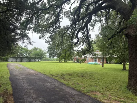5790 Dripping Springs Rd, Denison, TX 75021