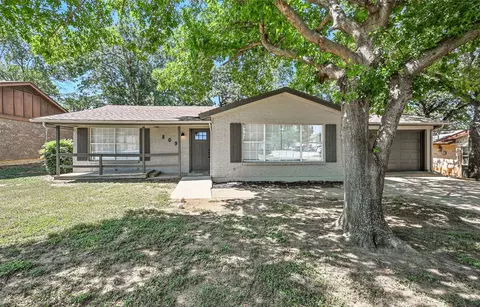 809 W Redbud Dr, Hurst, TX 76053