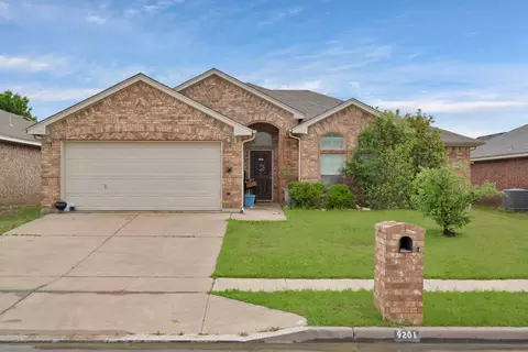 9201 Arlene Dr, White Settlement, TX 76108