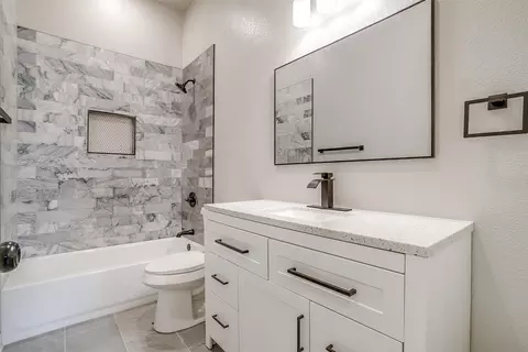 Bath - 209 W Nolan St, Lorena, TX 76655 photo 4 of 5