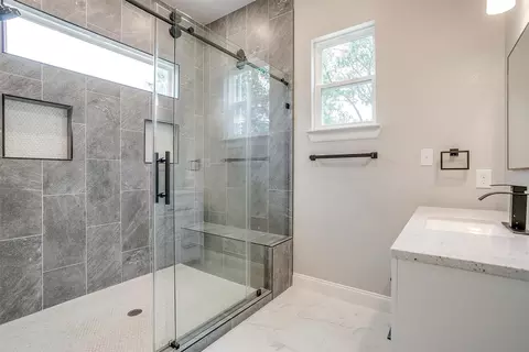 Bath - 209 W Nolan St, Lorena, TX 76655 photo 3 of 5