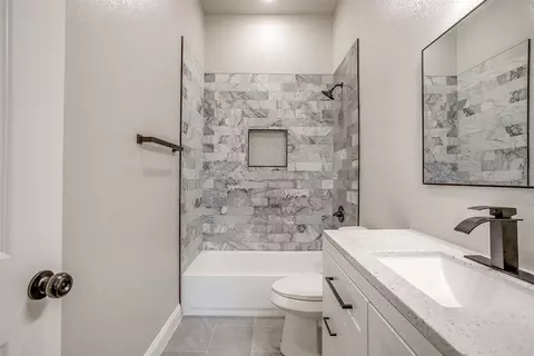 Bath - 209 W Nolan St, Lorena, TX 76655 photo 5 of 5