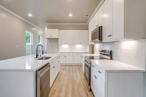 Kitchen - 209 W Nolan St, Lorena, TX 76655 photo 4 of 4