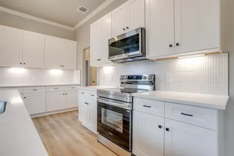 Kitchen - 209 W Nolan St, Lorena, TX 76655 photo 3 of 4