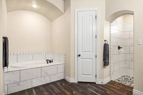 Bath - 100 Knob Ct, Springtown, TX 76082 photo 2 of 4