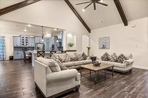 Living - 100 Knob Ct, Springtown, TX 76082 photo 3 of 3