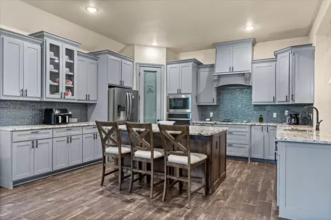 Kitchen - 100 Knob Ct, Springtown, TX 76082 photo 2 of 3