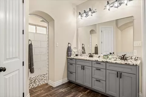 Bath - 100 Knob Ct, Springtown, TX 76082 photo 1 of 4