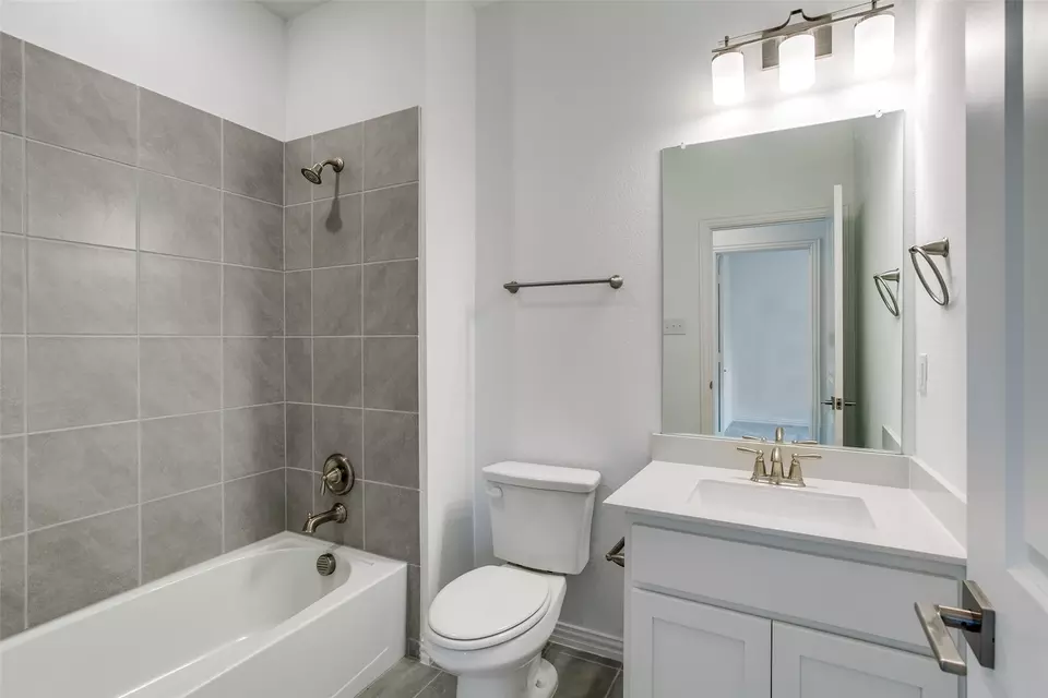 Bath - 9944 Hennings St, Irving, TX 75063 photo 3 of 3