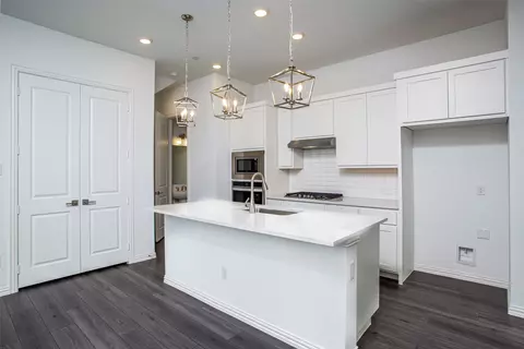 Kitchen - 9944 Hennings St, Irving, TX 75063 photo 1 of 3