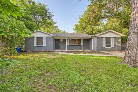 7805 Whitney Dr, White Settlement, TX 76108