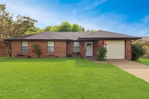 8400 Charles St, Greenville, TX 75402