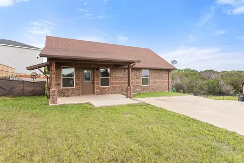 2404 Fox Ct, Granbury, TX 76048