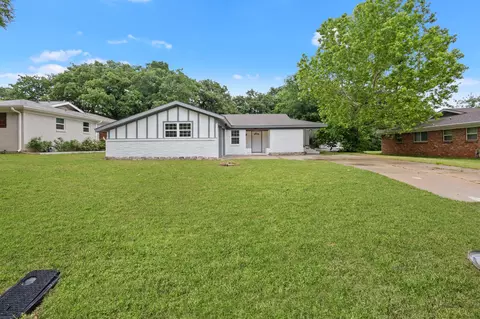 Exterior - 907 Clebud Dr, Euless, TX 76040 photo 1 of 3
